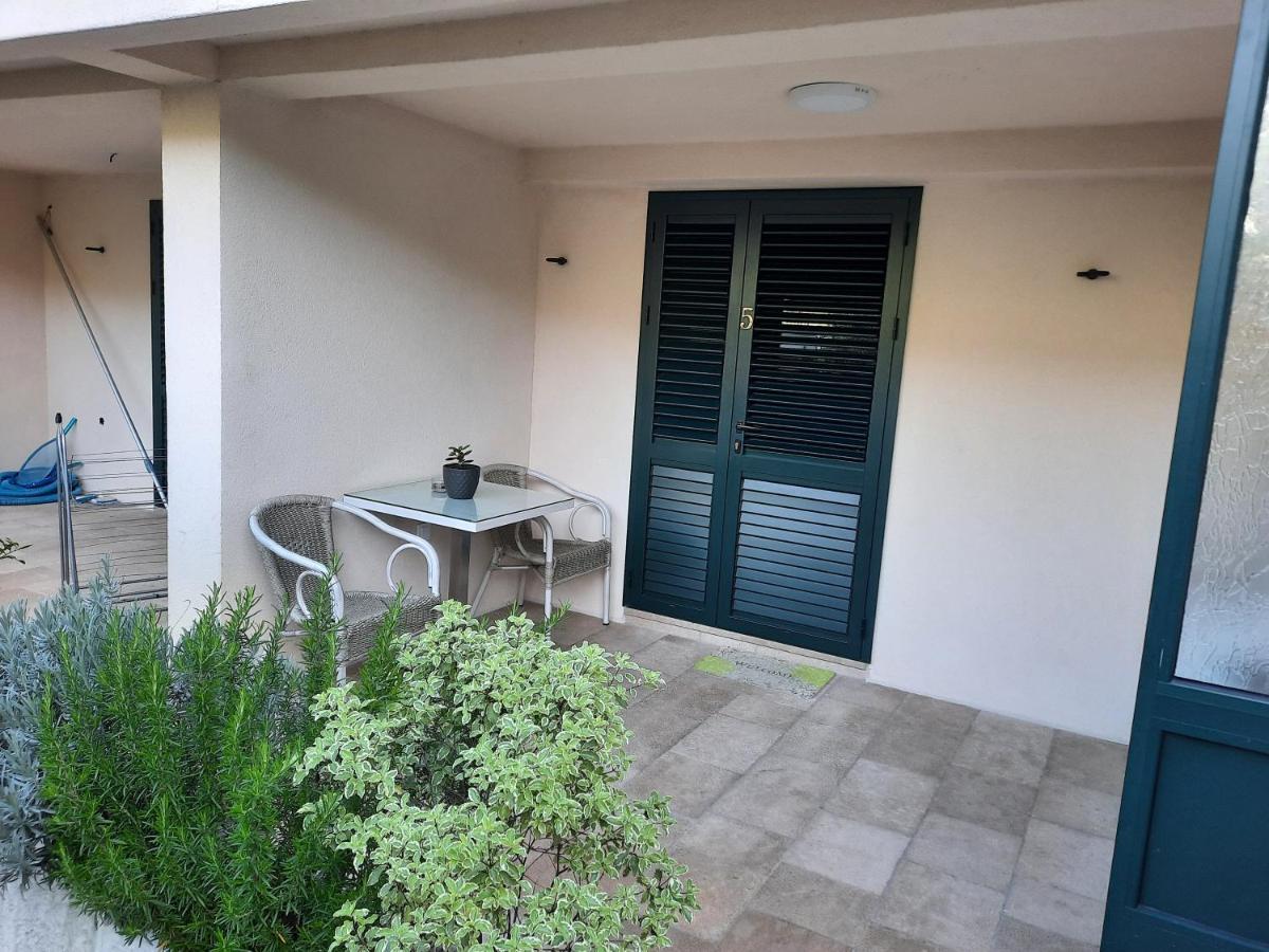 Square Point Apartments Котор Экстерьер фото